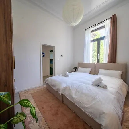 115 M2 Design-loft Mit 3 Sz, Beamer & Balkon * Francoforte sul Meno
