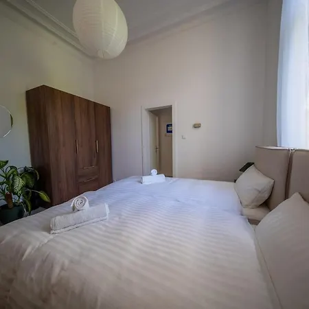 Appartamento 115 M2 Design-loft Mit 3 Sz, Beamer & Balkon